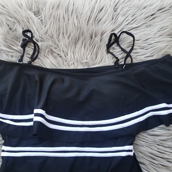 Swimsuit size Small - Picture 4 of 5